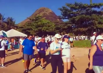 Piúma: Mais de 250 pessoas participam da 1ª Caminhada Litorânea do Aghá ao Gambá
