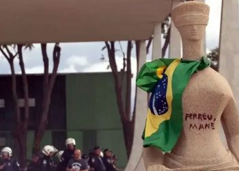 STF: Moraes concede prisão domiciliar para mulher que pichou estátua da Justiça