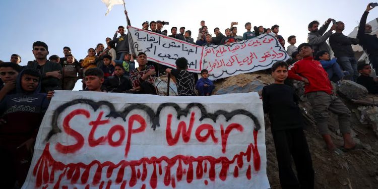 Gaza: Centenas protestam contra o Hamas após o conflito recomeçar
