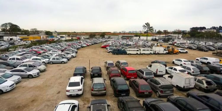 Detran-SP: Leilão de veículos tem Corolla mais barato que iPhone e Peugeot 207 a R$ 900