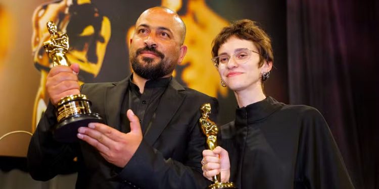 Israel: Palestino vencedor do Oscar de melhor documentário é linchado por colonos e preso por militares