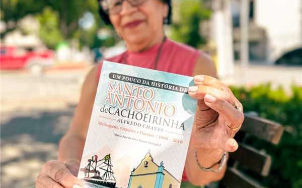Alfredo Chaves: Professora alfredense lança primeiro livro destacando sua comunidade