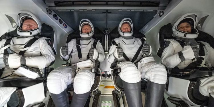 Nasa: Astronautas ‘Butch e Suni’ retornam à Terra após longa missão no espaço