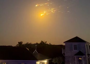 SpaceX: Starship explode no espaço chovendo detritos sobre o Caribe