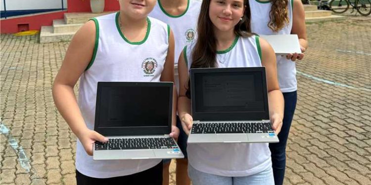 Alfredo Chaves: Oito escolas vão receber laboratórios móveis de informática