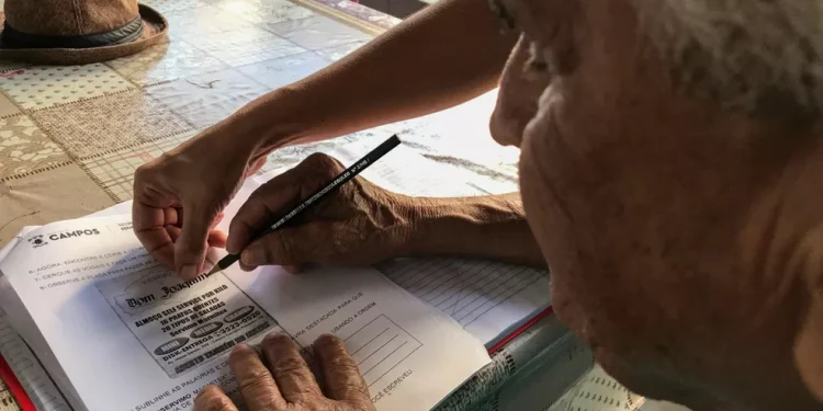 Piúma: Projeto de Alfabetização em Itaputanga tem vagas gratuitas para adultos e idosos