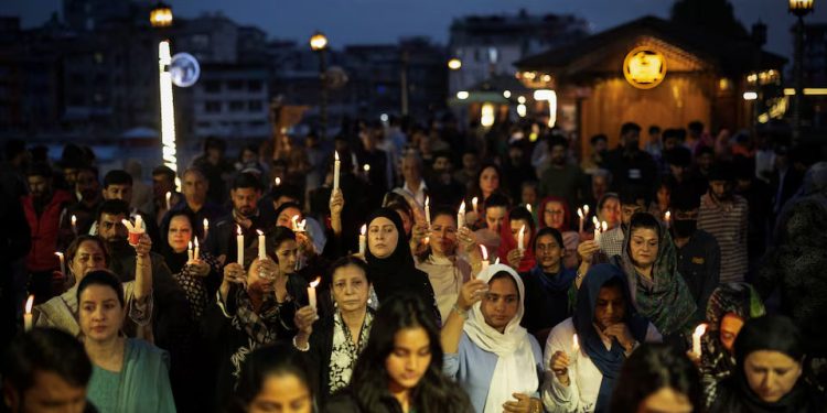 Terrorismo: Militantes na Caxemira indiana separam homens de mulheres e crianças antes de abrir fogo
