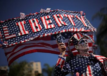 Protestos: Milhares vão às ruas contra Donald Trump nos EUA e na Europa