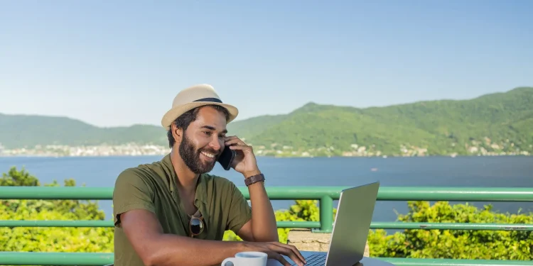 Turismo: Brasil firma parceria para atrair nômades digitais de todo o mundo