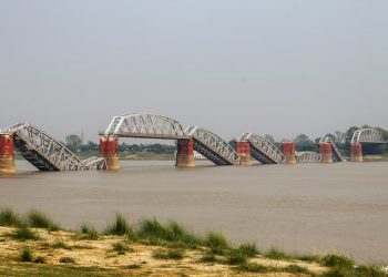 Ásia: Sinais de vida detectados em arranha-céu atingido por terremoto em Bangkok