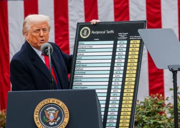 Tarifaço: EUA eleva taxação da China para 125% e reduz de 75 países para 10%
