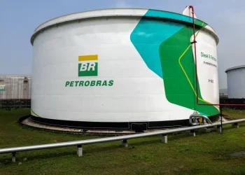 Economia: Petrobras reduz preço do diesel em R$ 0,12 para distribuidoras