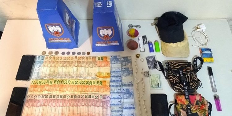 Guarapari: 10ºbpm apreende drogas e conduz quatro adolescentes