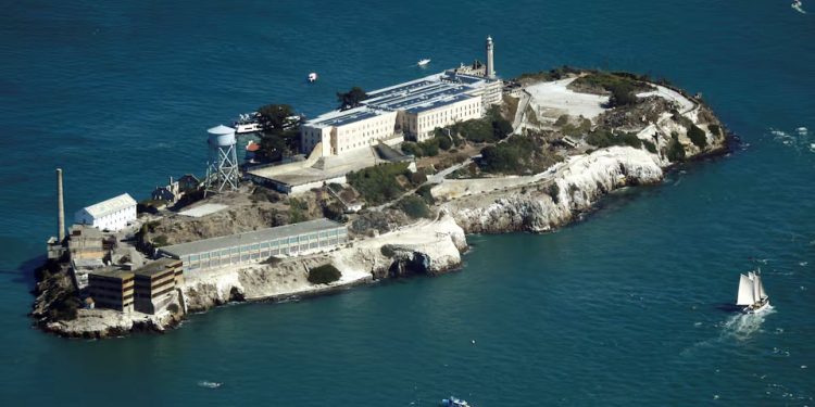 EUA: Trump ordena reabertura da prisão de Alcatraz para receber criminosos perigosos
