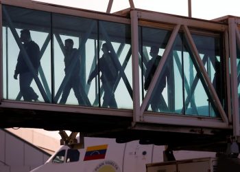 EUA: Governo oferece auxílio de US$ 1.000 para incentivar migrantes a se autodeportarem