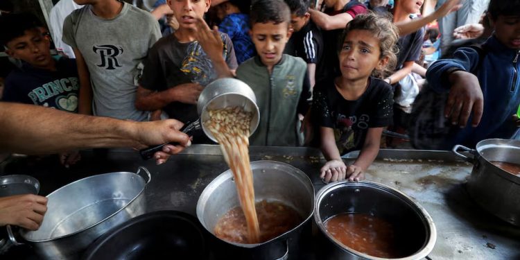 Oriente Médio: Caminhões de ajuda humanitária entram em Gaza após atrasos