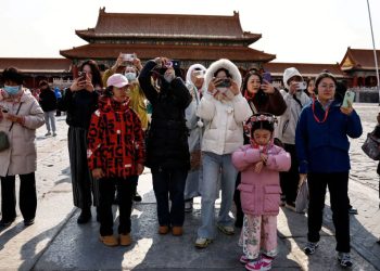 Mundo: China concede isenção de visto a turistas do Brasil e outros países latinos