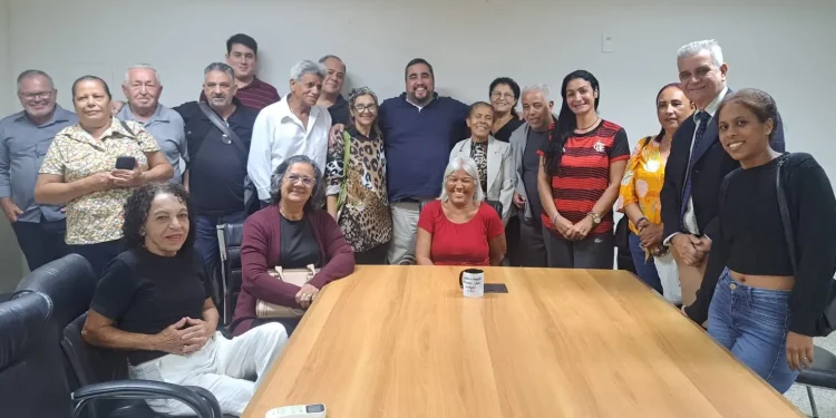 Guarapari: Prefeitura discute realocação de feirantes do Radium Hotel