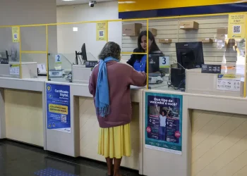 Fraude no INSS: Mais de 488 mil aposentados foram aos Correios contestar descontos