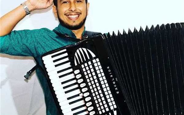 Alfredo Chaves: Festa junina com show de Eduardo neste sábado (7)