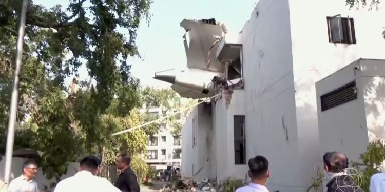 Índia: Queda de avião deixa 241 mortos e um sobrevivente