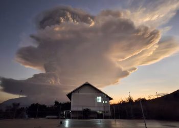 Indonésia: Muitos voos para Bali foram cancelados por erupção de vulcão