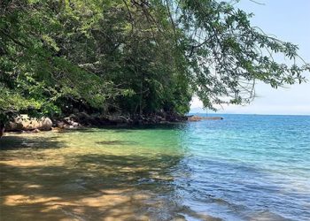 Turismo: A praia que parece mentira no Saco do Mamanguá