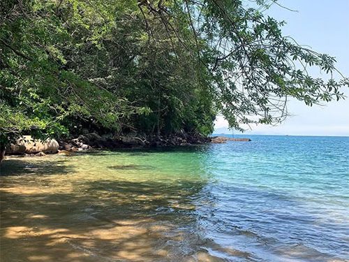 Turismo: A praia que parece mentira no Saco do Mamanguá