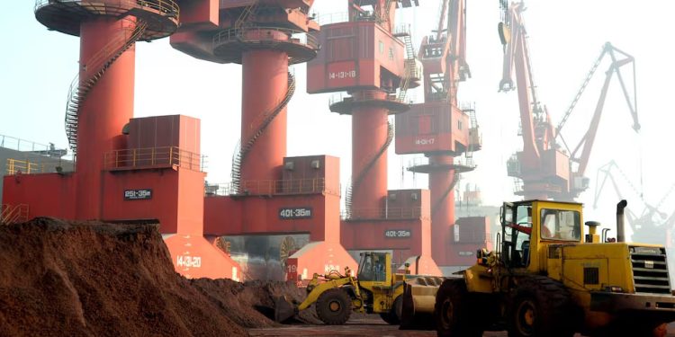 Mundo: China emite licenças de terras raras para fornecedores das 3 principais montadoras dos EUA