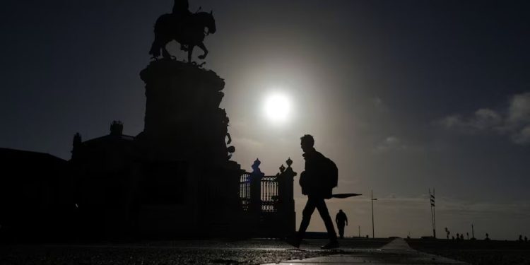 Portugal: Governo reforça regras de naturalização e duplica requisito de residência