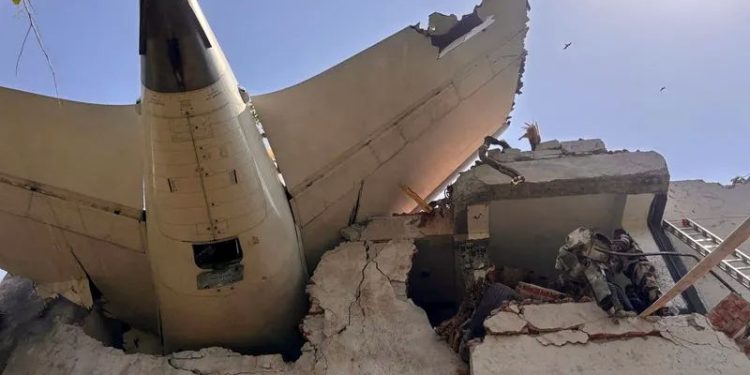 Air India: Relatório diz que combustível do avião foi cortado antes da queda