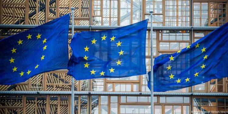 Temor de guerra: União Europeia anuncia que vai estocar comida e remédios