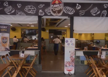 Economia: Tarifaço dos EUA pode encarecer alimentação em bares e restaurantes