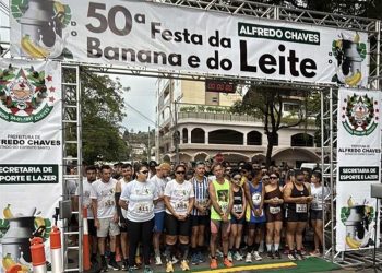 Alfredo Chaves: Corrida Rústica reuniu 500 atletas e arrecadou 600 kg de alimentos