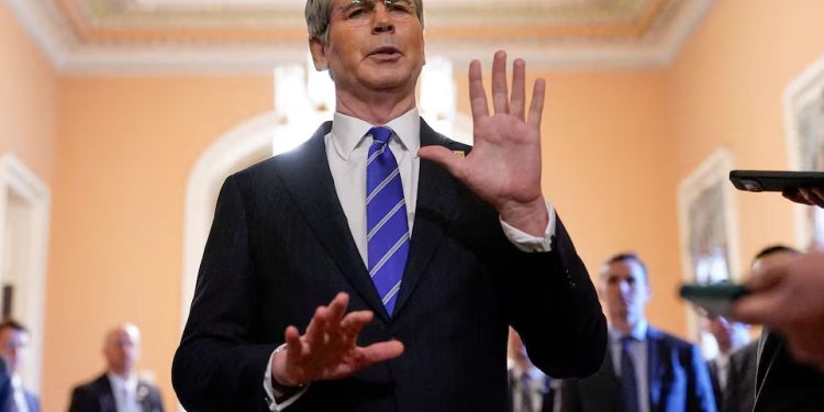 Mundo: EUA impõem novas sanções contra o comércio de petróleo do Irã e o Hezbollah