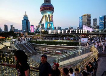China: Economia desacelera com consumidores apertando cintos e riscos tarifários americanos aumentam