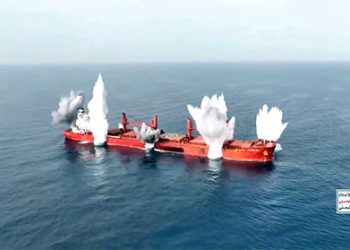 Mar Vermelho: Equipes de resgate salvam mais quatro sobreviventes de navio atingido por Houthi