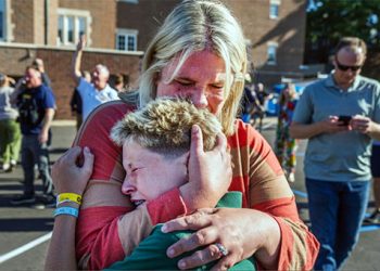 EUA: Tiroteio em escola católica de Minneapolis mata duas crianças e fere 17 pessoas