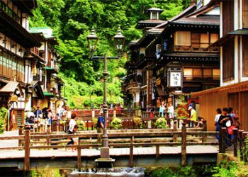 Turismo: Cidade japonesa cria regras contra mau comportamento de turistas