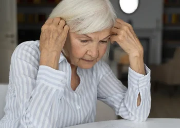 Saúde: Estudo aponta que composto de chá popular pode proteger contra Alzheimer