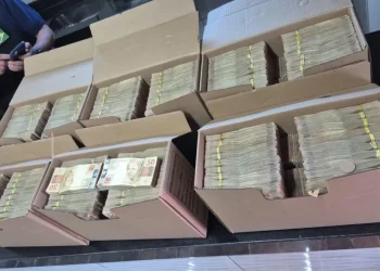 Polícia Federal: Malas de dinheiro são apreendidas em operação contra cigarros clandestinos