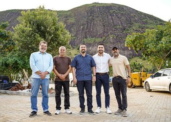 Turismo: Setur-ES visita obras de pavimentação do Monte Aghá