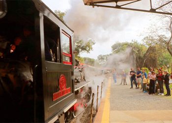 Turismo: Passeio de trem gratuito leva turistas ao passado