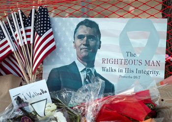 Charlie Kirk: Viúva diz que assassinato do ativista vai fortalecer missão de fé e patriotismo