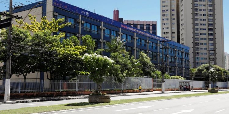 Espírito Santo: Governo anuncia reajuste salarial para professores e agentes de suporte educacional