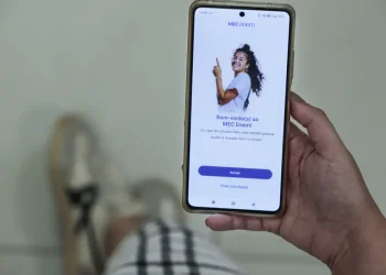 Enem: Aplicativo traz simulados de questões e correção de redações