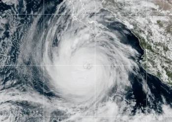 Clima: Priscilla se aproxima do status de grande furacão no Pacífico enquanto nova tempestade tropical se forma no Atlântico