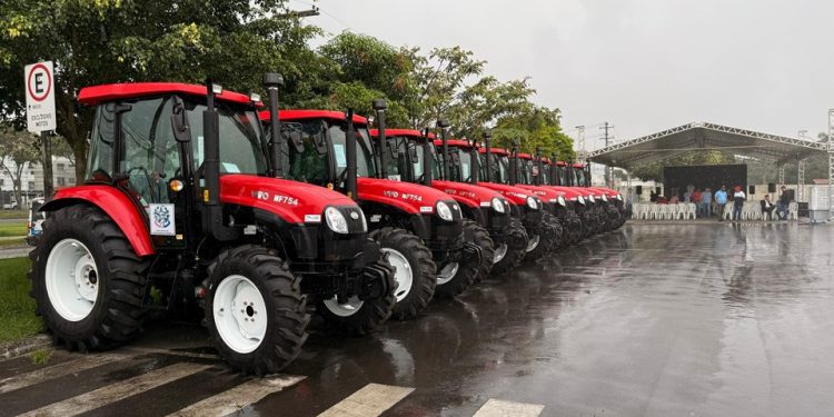 Espírito Santo: Governo entrega máquinas e equipamentos para fortalecimento da agricultura capixaba