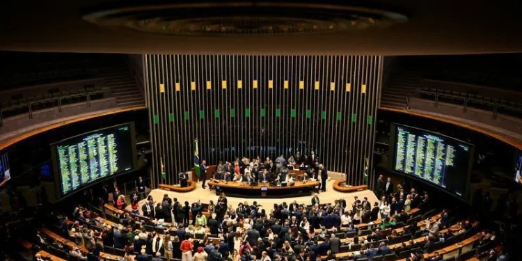 Câmara Federal: Aprovada gratuidade para bagagem de mão e despachada de até 23 kg