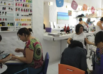 Anvisa: Agência proíbe duas substâncias utilizadas em unhas em gel